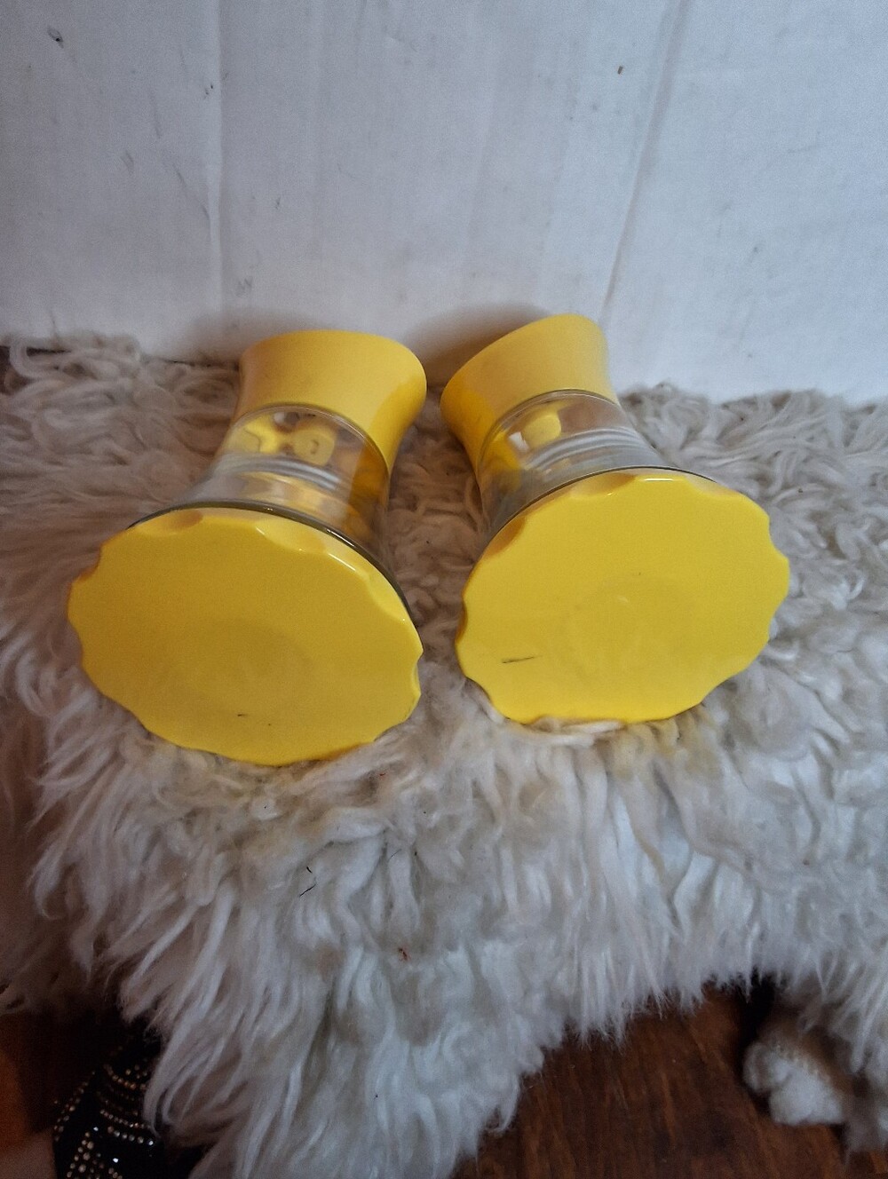 Vintage Kuhn Rikon Switzerland Yellow Glass Salt Pepper Grinders MCM Pair - Picture 6 of 7